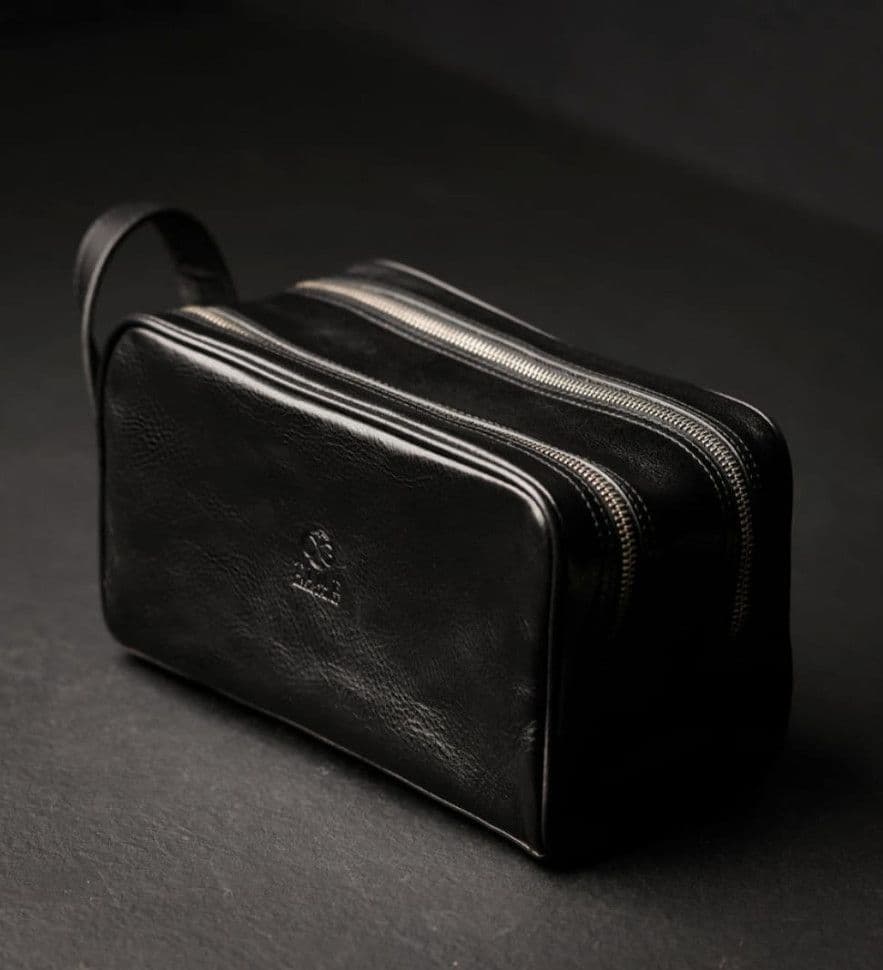 Жіноча шкіряна косметичка Dopp Kit - All the Kings Men - чорний колір - Time Resistance 5228201W — 2