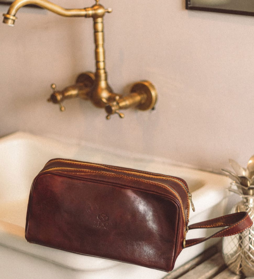 Жіноча шкіряна косметичка Dopp Kit - All the Kings Men - коричневий колір - Time Resistance 5196901W — 3