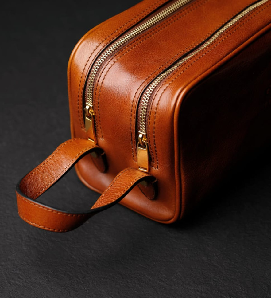 Жіноча шкіряна косметичка Dopp Kit - All the Kings Men - Коньячно-коричневий колір - Time Resistance 5228101W — 3