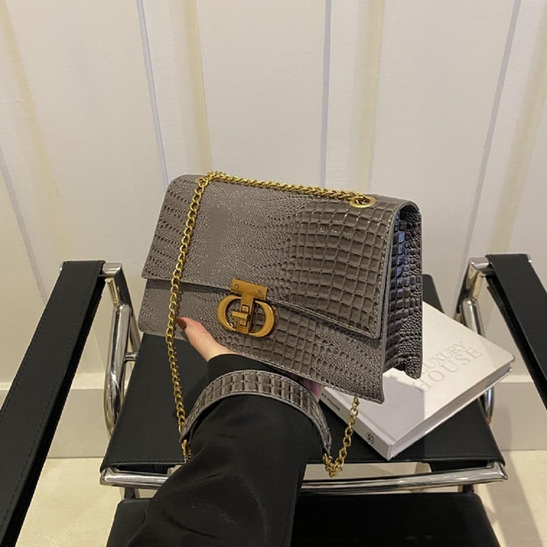 Сумочка на ланцюжку каркасна через плече Lilly P4-6536G