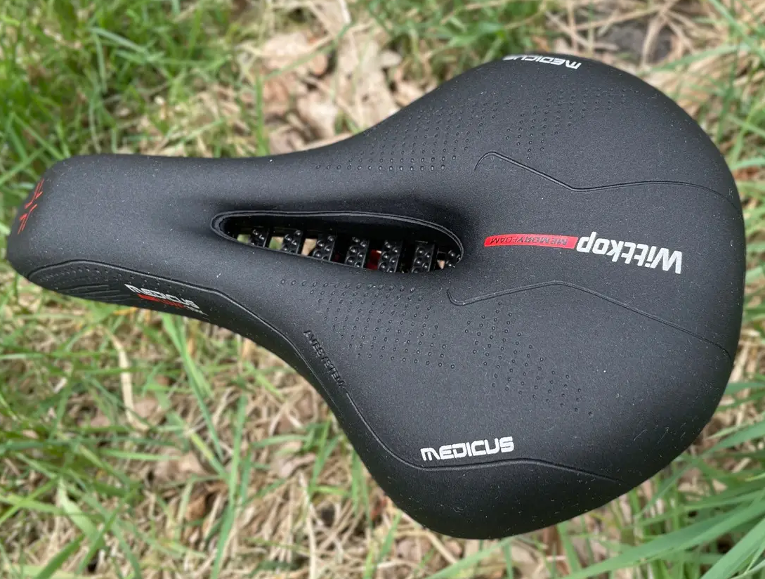 Велосипедне сідло Wittkop Medicus Airflow з Memory Foam для спортивних і туристичних велосипедів — фото 1